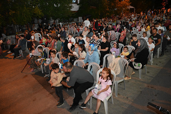 Isparta'da Yaz Akşamı Çocuk Sineması Mehmet Tönge Mahallesi'nde düzenlendi