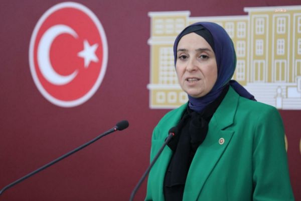 Esen: Çocuklarımızı kapalı grupların ve algoritmaların insafına bırakamayız