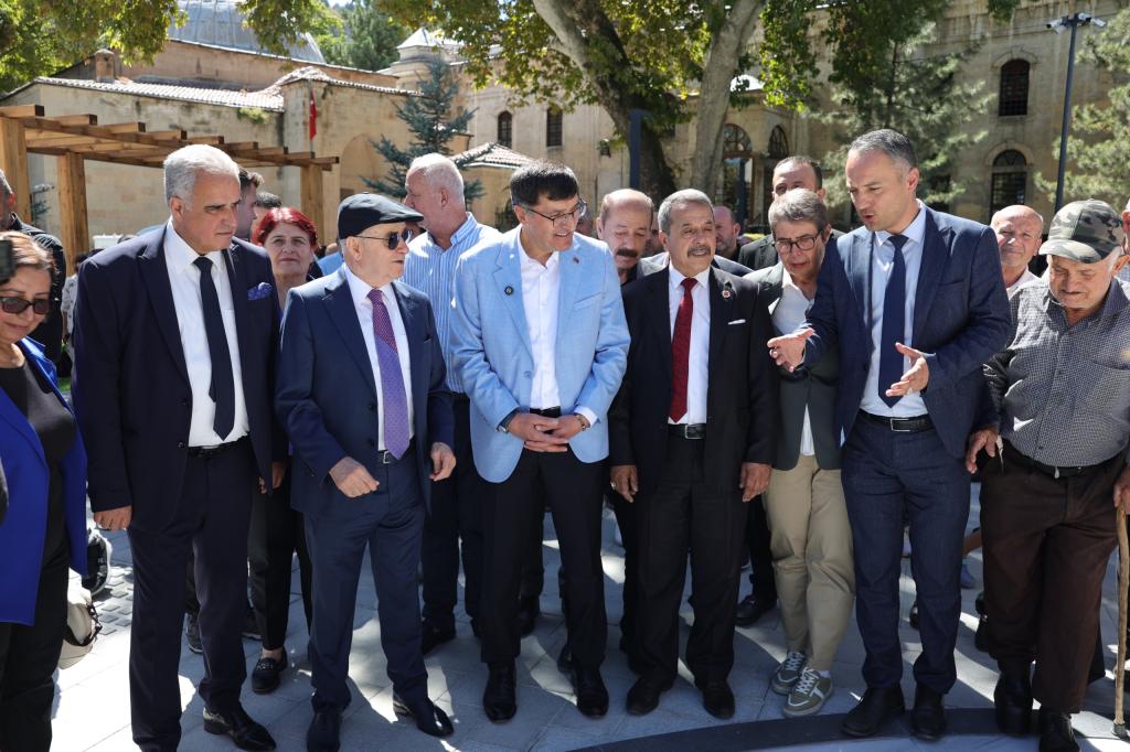 Kütahya’da Ulu Cami Meydan Parkı hizmete açıldı