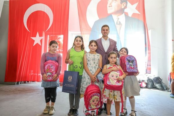 Bodrum Belediyesi 1250 öğrenciye kırtasiye ve burs desteği sağladı