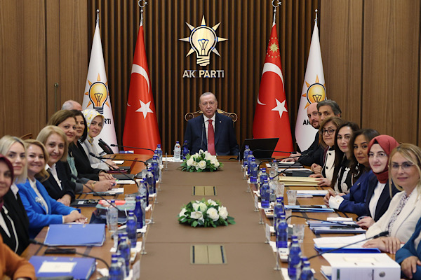 Erdoğan, AK Partili kadın belediye başkanlarını kabul etti