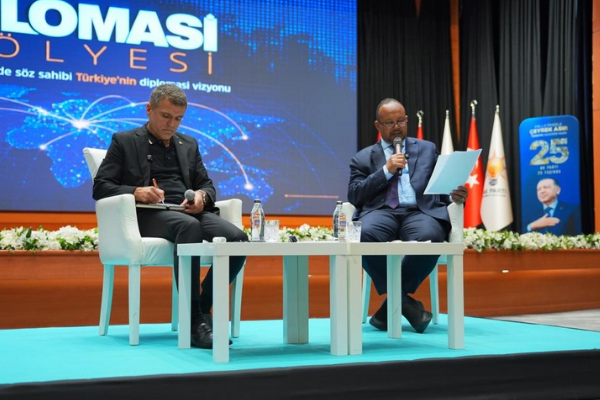 İstanbul’da gençler için Diplomasi Atölyesi başladı