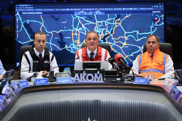 Aslan: Toplu ulaşımda 3 bin 933 ilave seferle trafik rahatlatılıyor