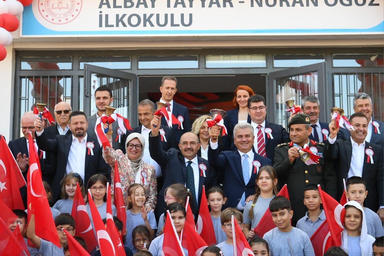 Vali Ustaoğlu, yeni eğitim-öğretim yılının ilk ders zilini çaldı