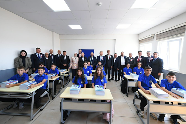 Balıkesir’de hayırseverler tarafından yaptırılan iki okul açıldı