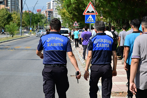 Manisa’da okul çevrelerinde zabıta denetimleri sıklaştırıldı