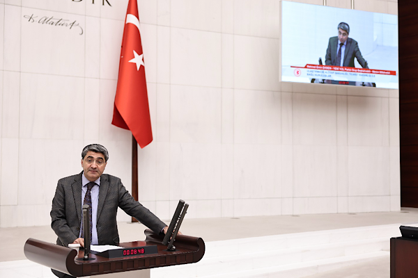 Ekmen: Mevsimlik tarım işçilerine ilişkin soru önergesine 744 gün sonra yanıt geldi