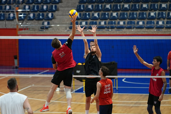 Düzce Belediyesi Spor Akademisi Erkek Voleybol Takımı yeni sezona hazırlanıyor