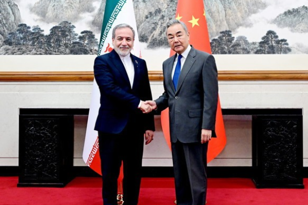 Wang Yi, İranlı mevkidaşı Arakçi görüştü