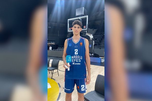 Darius Karutasu: Anadolu Efes forması her küçük oyuncunun hayalidir