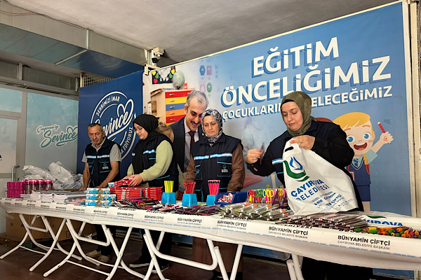 Çayırova'dan öğrencilere kırtasiye desteği