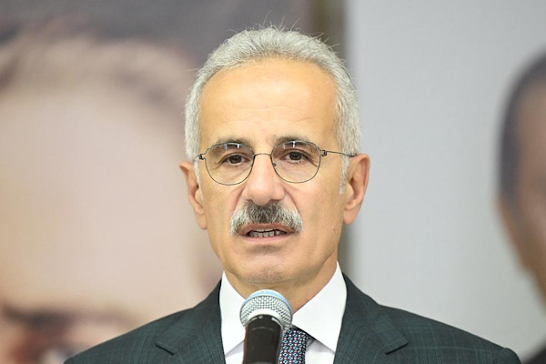 Bakan Uraloğlu: Gazilerimizi şükranla yad ediyorum