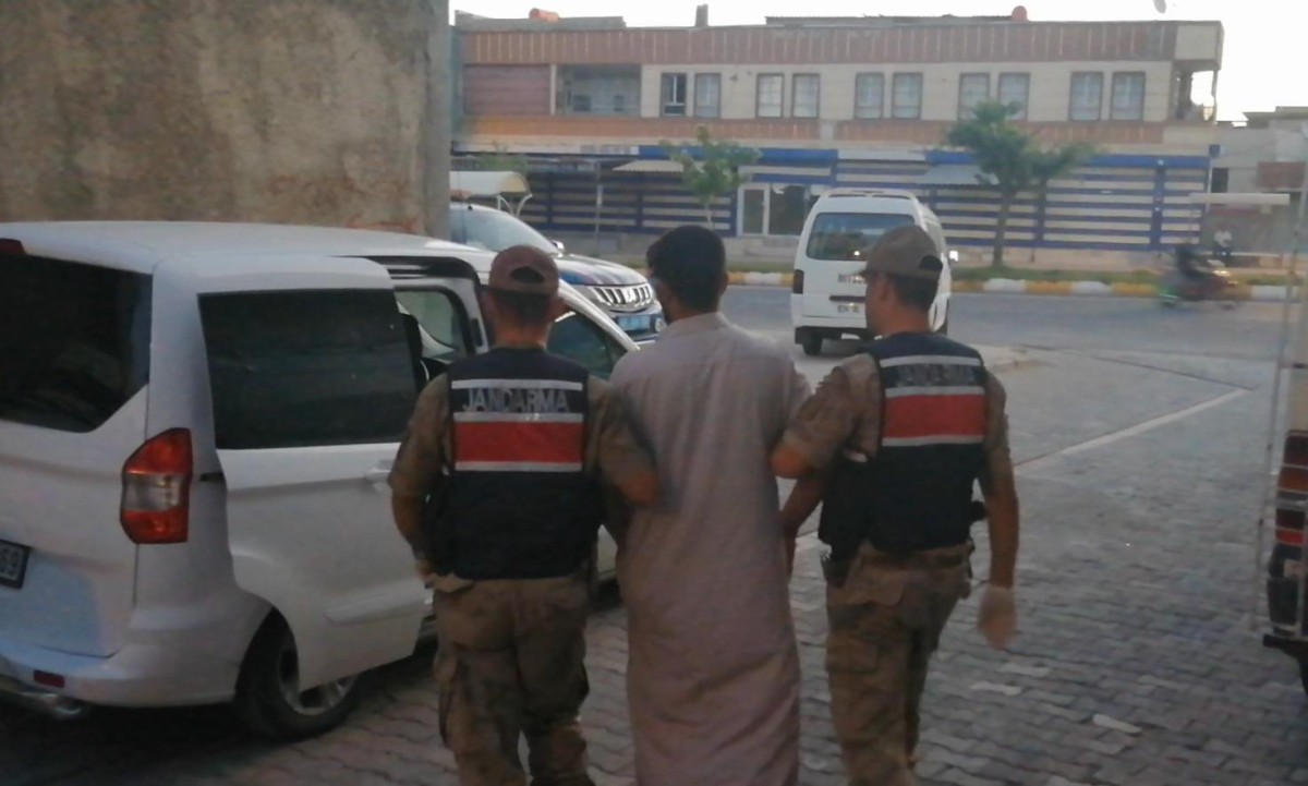 Karaköprü’de aranan 2 hükümlü yakalandı
