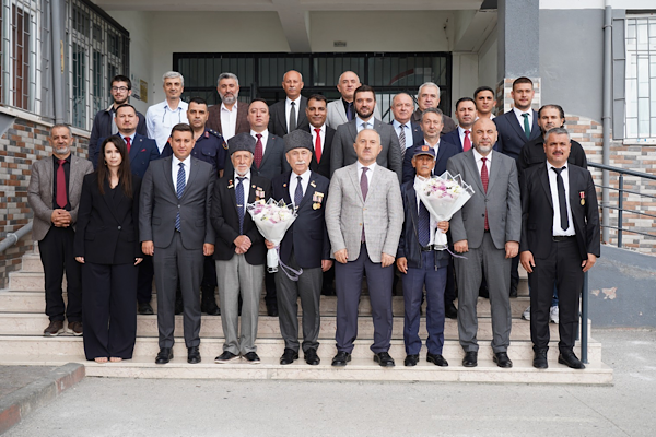 Orhangazi'de Gaziler Günü kapsamında öğrencilerle gaziler bir araya geldi