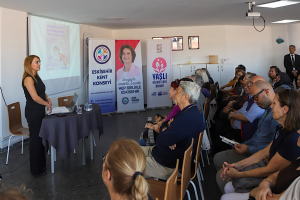Eskişehir'de Alzheimer ve demans konusunda uzman söyleşisi düzenlendi