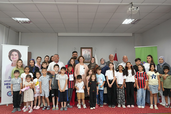 Eskişehir'de 12 ilçede öğrencilere kırtasiye desteği sağlandı