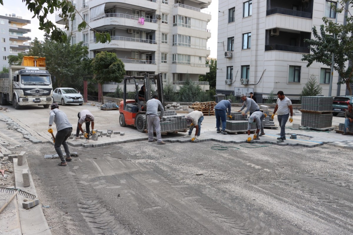 KARAKÖPRÜ’DE SOKAKLAR YENİLENİYOR, MAHALLELER MODERNLEŞİYOR