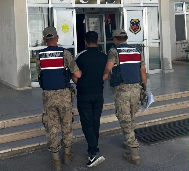 Viranşehir’de 5 Yıl Kesinleşmiş Hapis Cezası Bulunan Firari Yakalandı