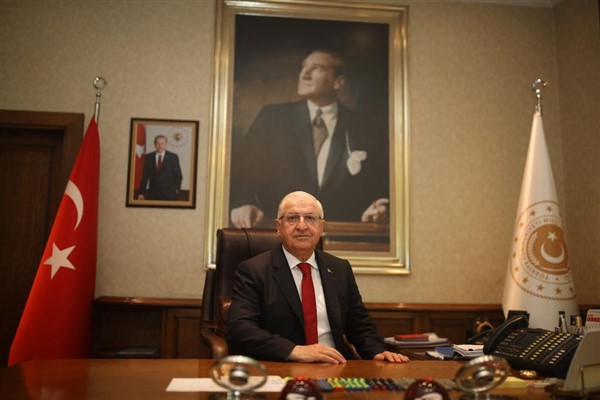 Bakan Güler, şehit Jandarma Er Emin Polat’ın ailesini ziyaret etti