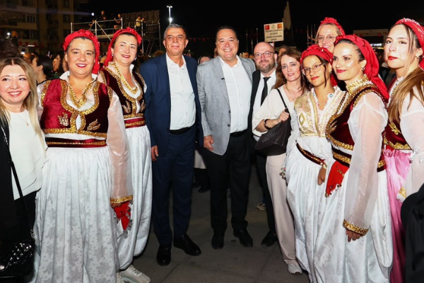 Balkanlardan Anadolu’ya Kültür Şenliği’nde Candan Erçetin sahne aldı