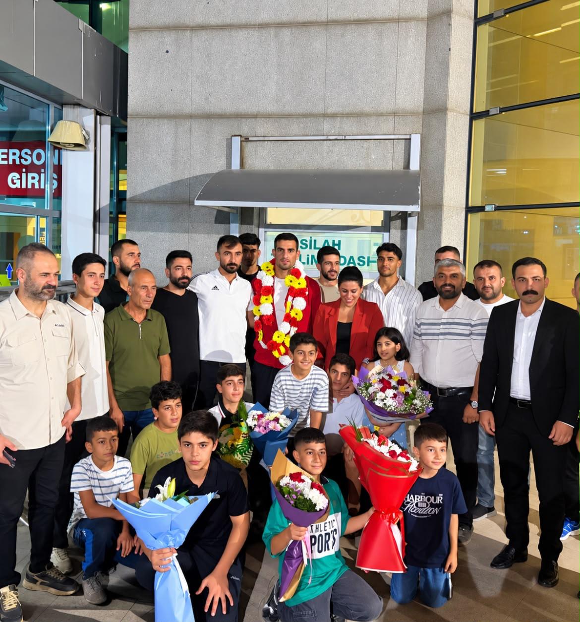 Suruç’ta Avrupa Şampiyonu Emrah Yaşar’a coşkulu karşılama