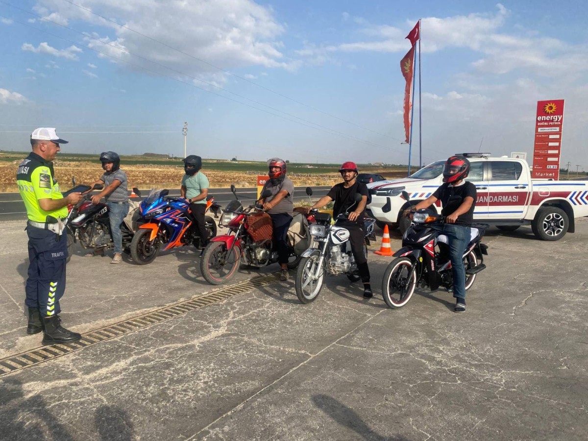 Şanlıurfa'da Jandarmadan Motosiklet Denetimi: 476 Araç Kontrol Edildi