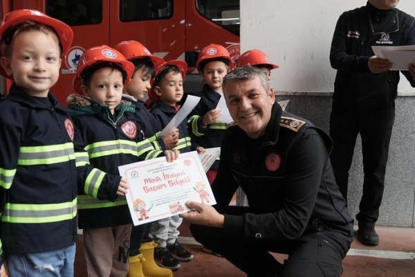 Düzce İtfaiyesi anaokulu öğrencilerini ağırladı