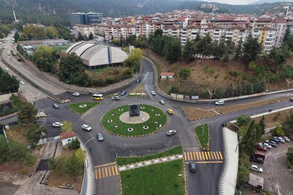 Şirinevler’de Onur Kent yamaçlarında yeşillendirme çalışması tamamlandı