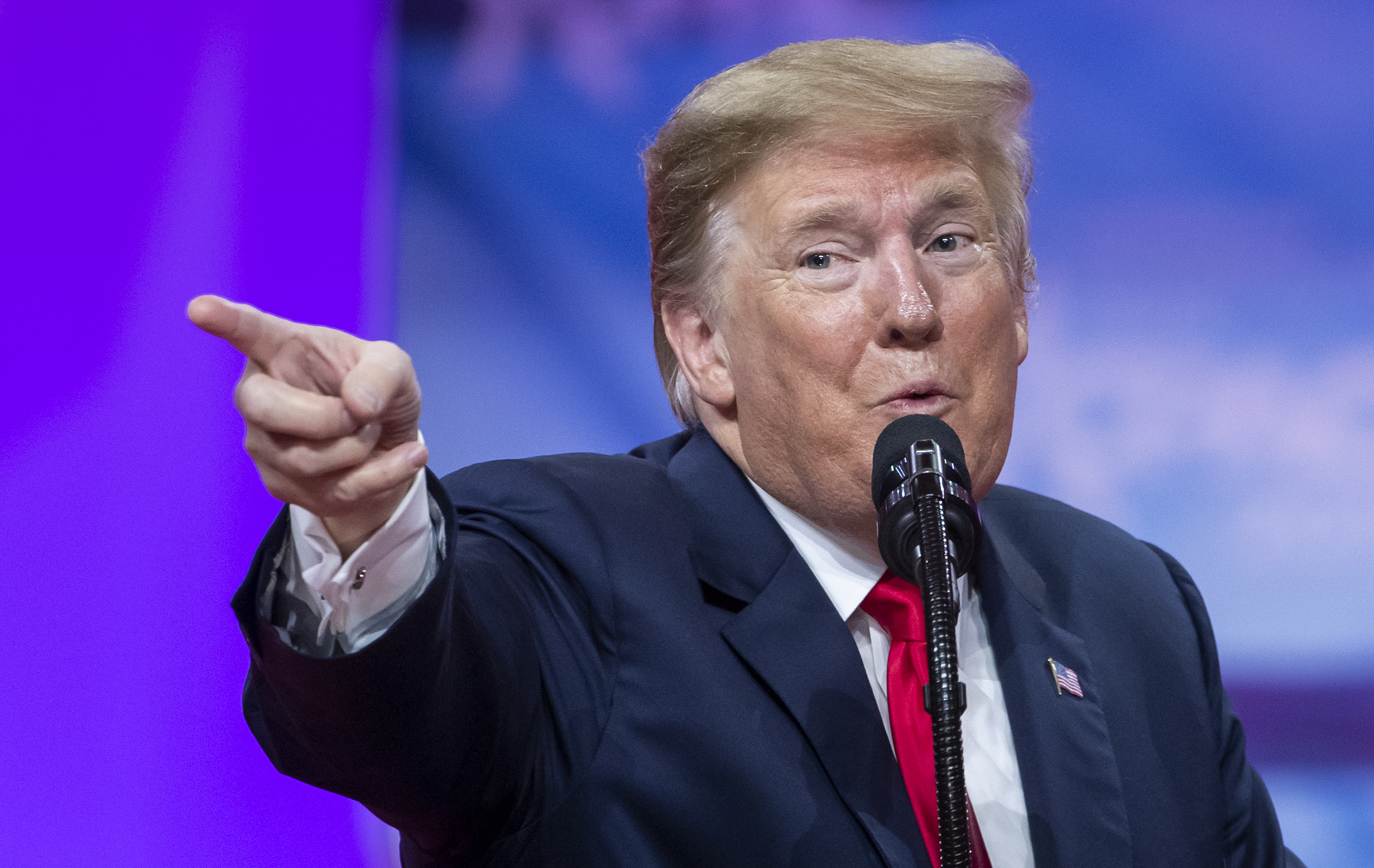 Trump: Tüm yabancı çeliğe yüzde 50 oranında güçlü gümrük vergileri uyguladım