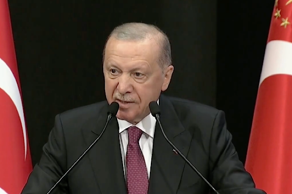 Erdoğan: Yanlış yapanla vedalaşır, yolumuza güçlenerek devam ederiz