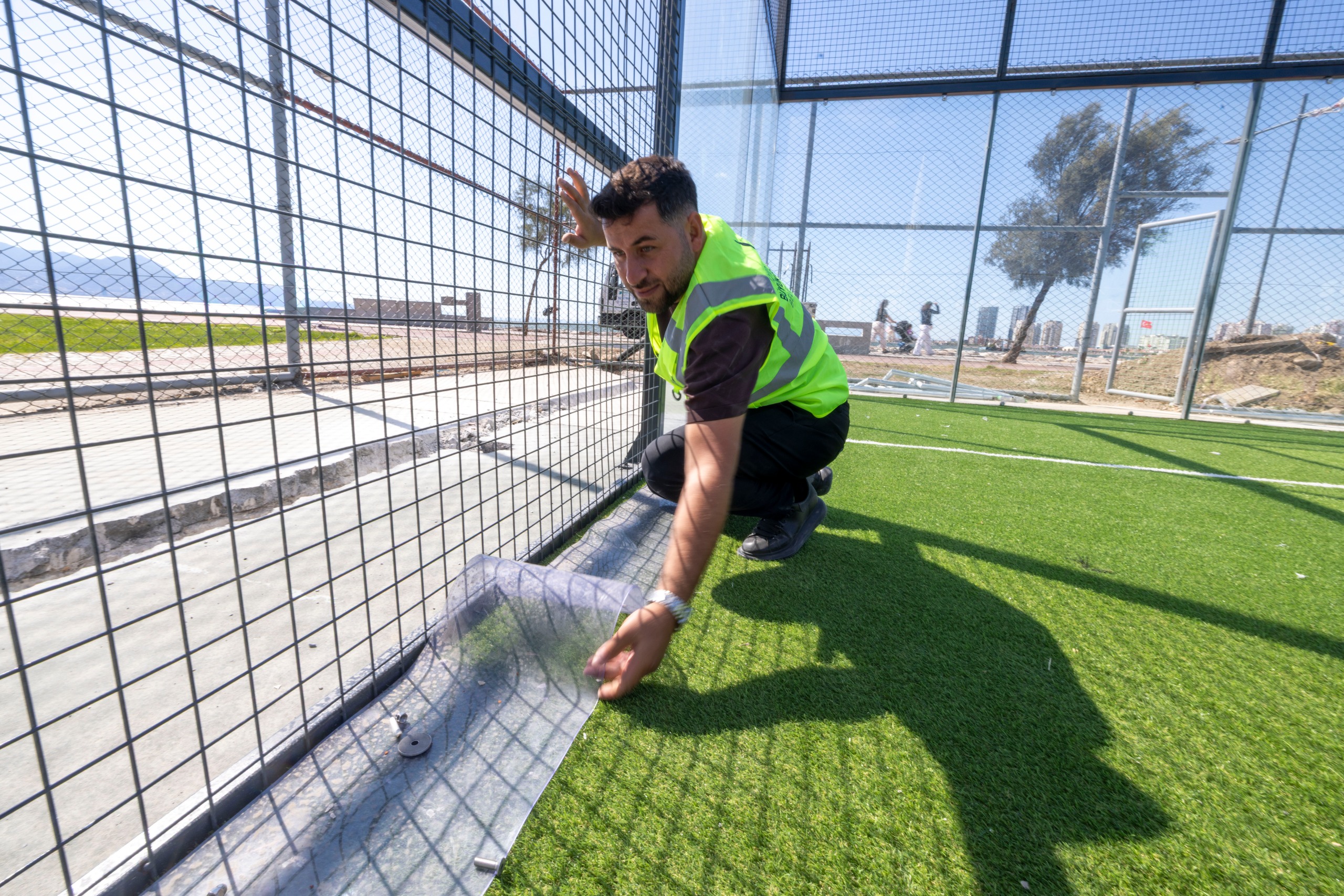 Bostanlı’daki iki padel kortu ekim ayında hizmete girecek