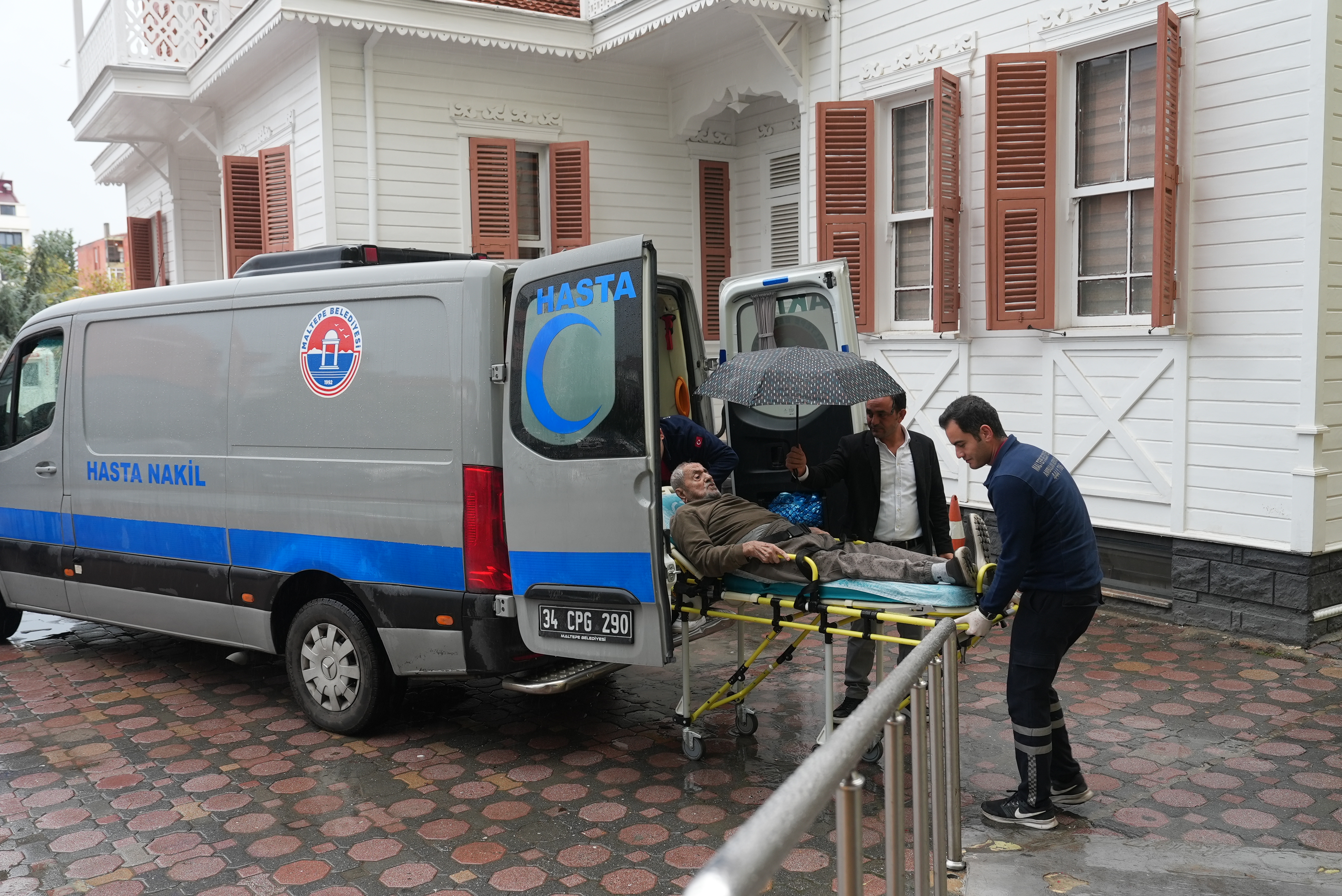 Maltepe’de hasta nakil ambulansı hizmeti sürüyor