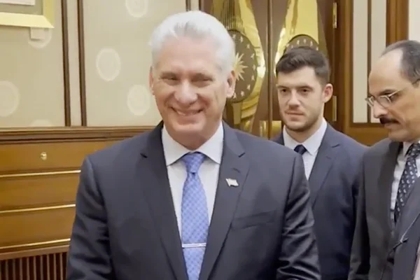 Díaz-Canel, Putin’in doğum gününü kutladı