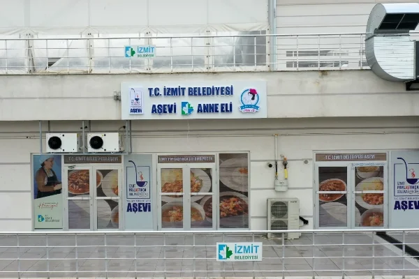 İzmit Belediyesinden üniversite öğrencilerine ücretsiz akşam yemeği