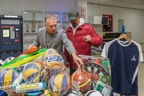 İzmir Büyükşehir Belediyesi 1550 okula spor malzemesi desteği sağlayacak