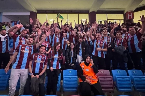Trabzon'da  21 ülkeden 140 genç tribünleri doldurdu