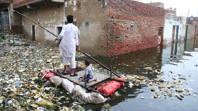 Pakistan'daki sel felaketinde can kaybı bin 33’e yükseldi
