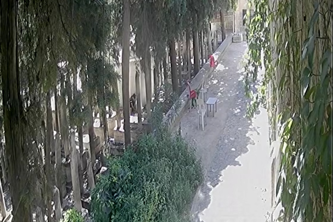 Skandal! Urfa'da Cami Avlusu Madde Bağımlılarının Meskeni Oldu 
