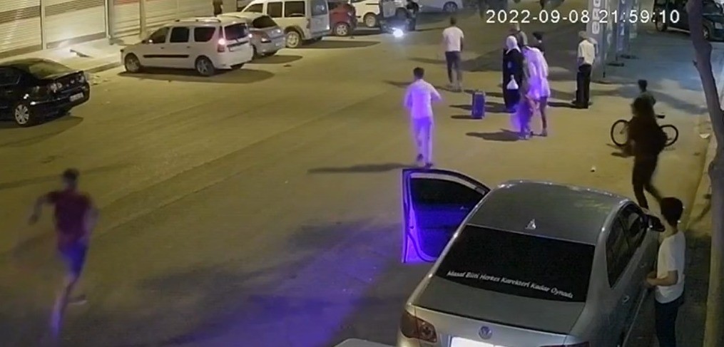 Motosikletin otomobille çarpıştığı kaza kamarada
