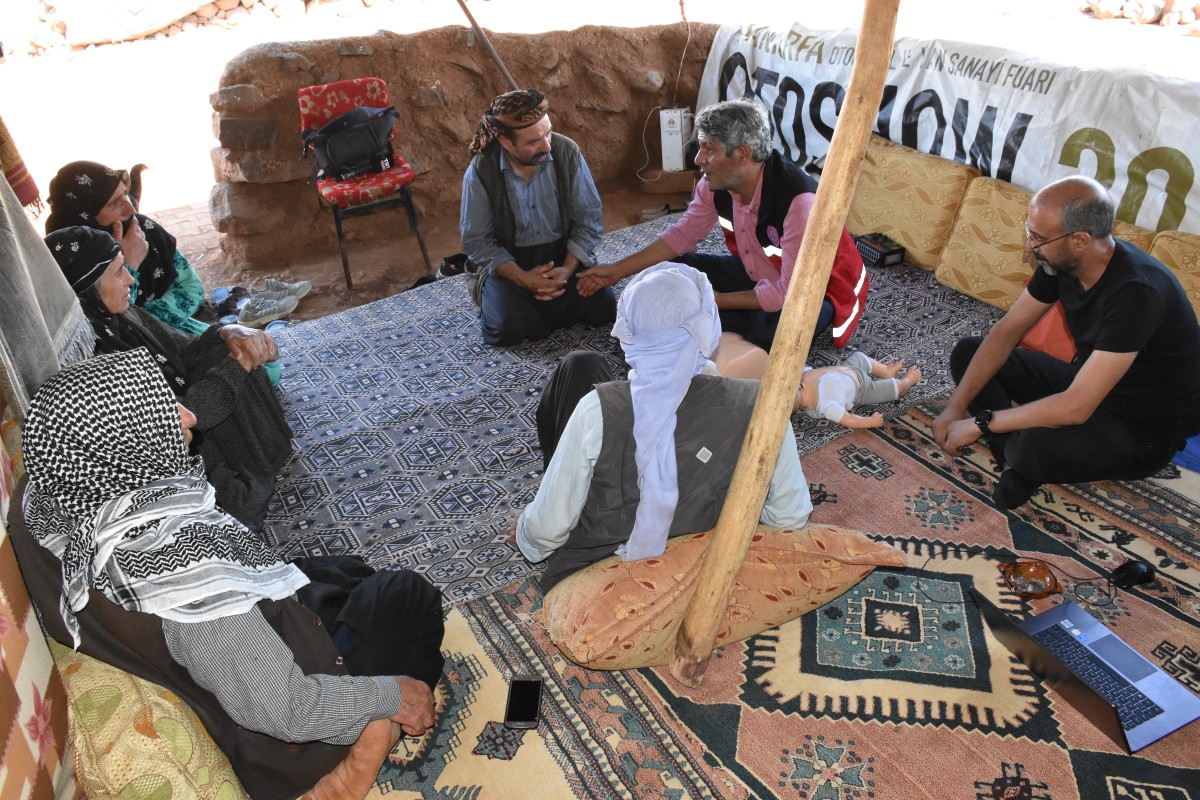 Kıl çadırlarda göçerlere ilk yardım eğitimi