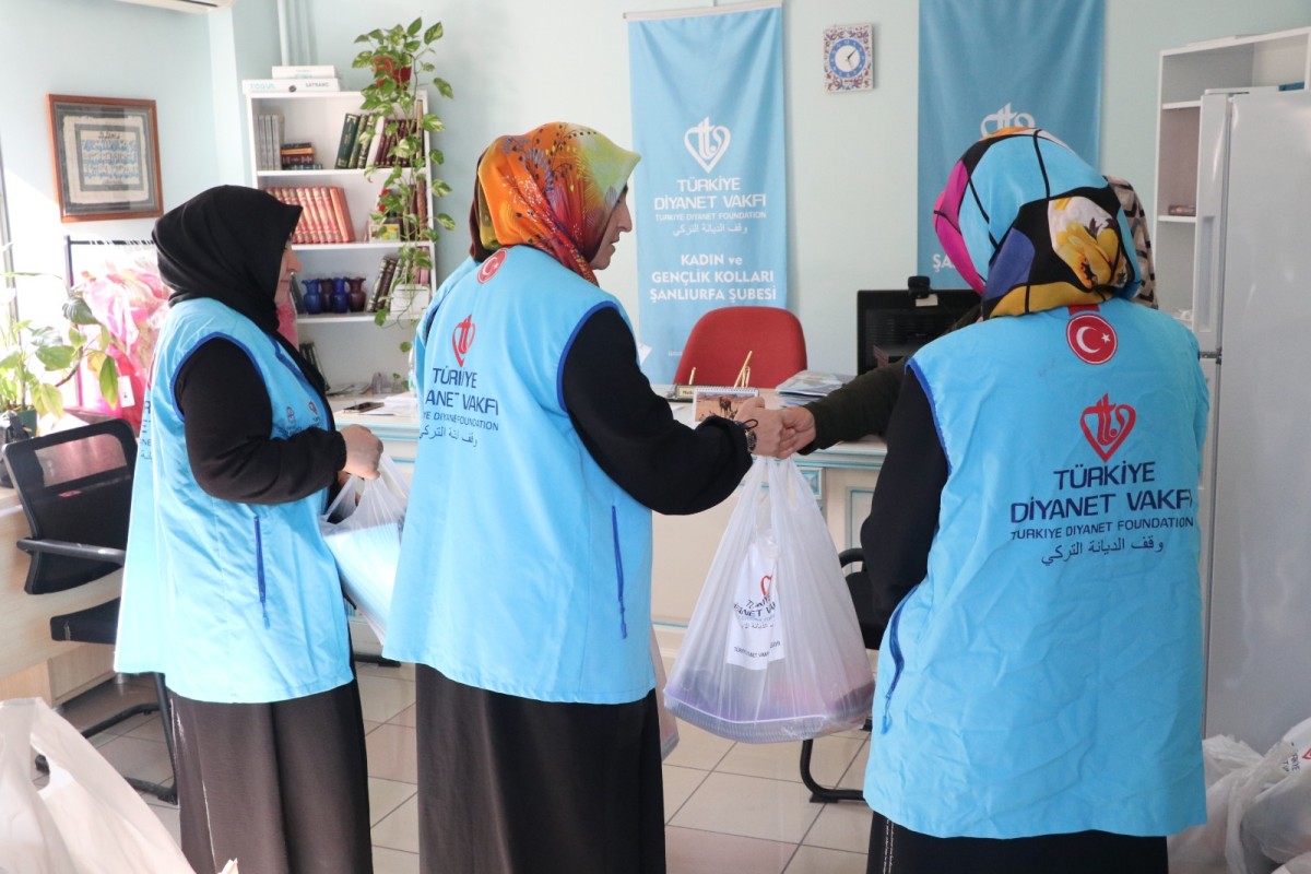 TDV’den Yetim Çocuklara Kırtasiye Yardımı