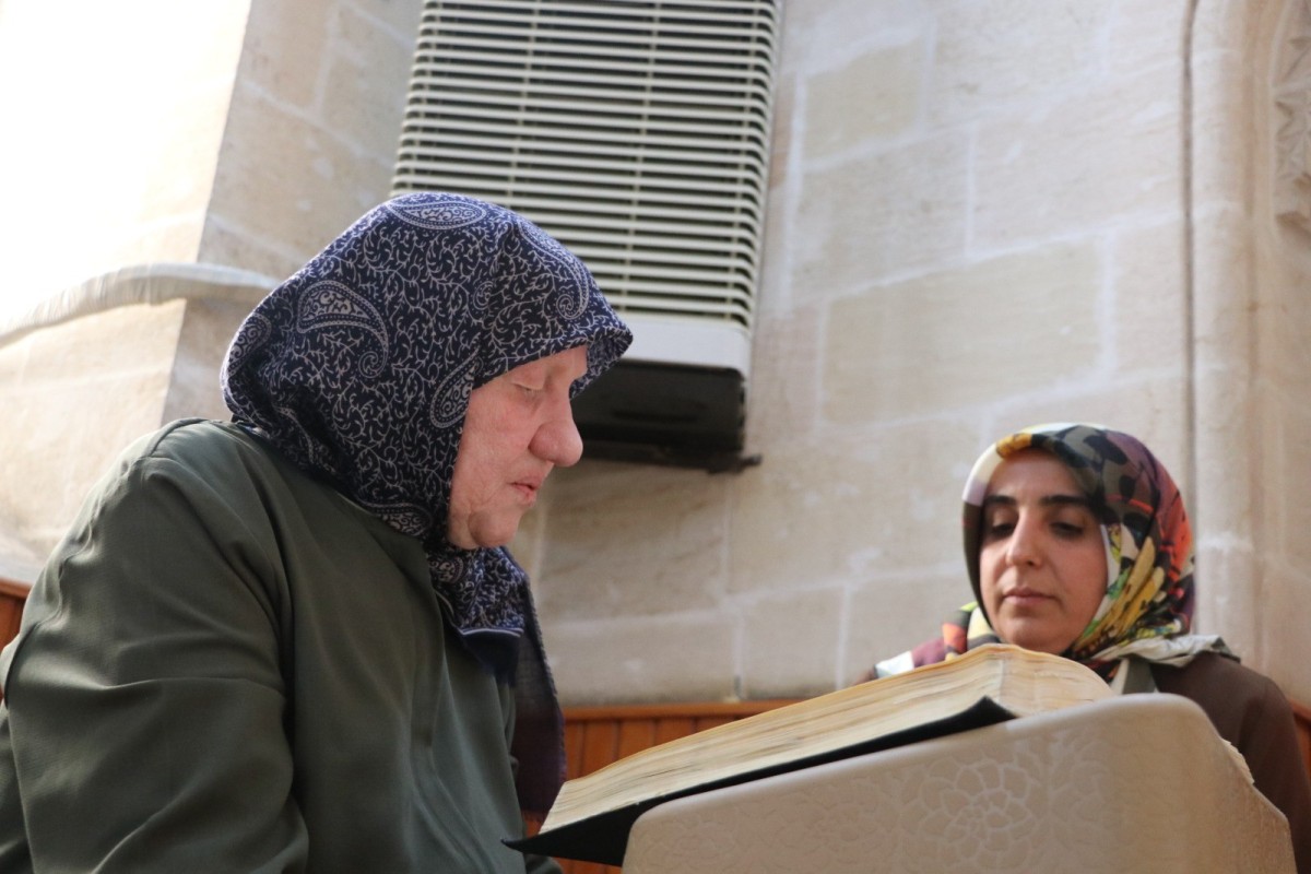 Şehit oğlu için 78 yaşında Kur'an-ı Kerim okumayı öğrendi