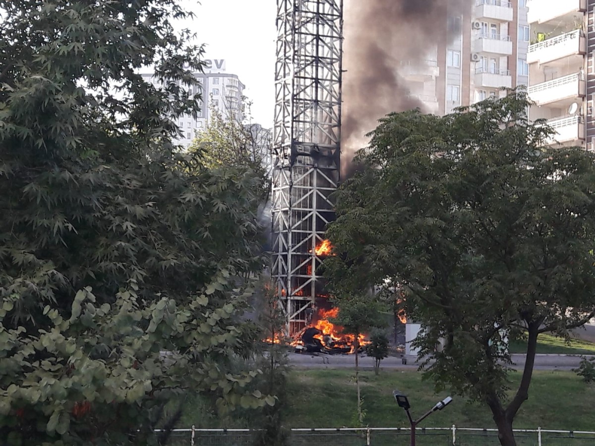 Karaköprü'de Elektrik Trafo Direğinde Yangın Paniği