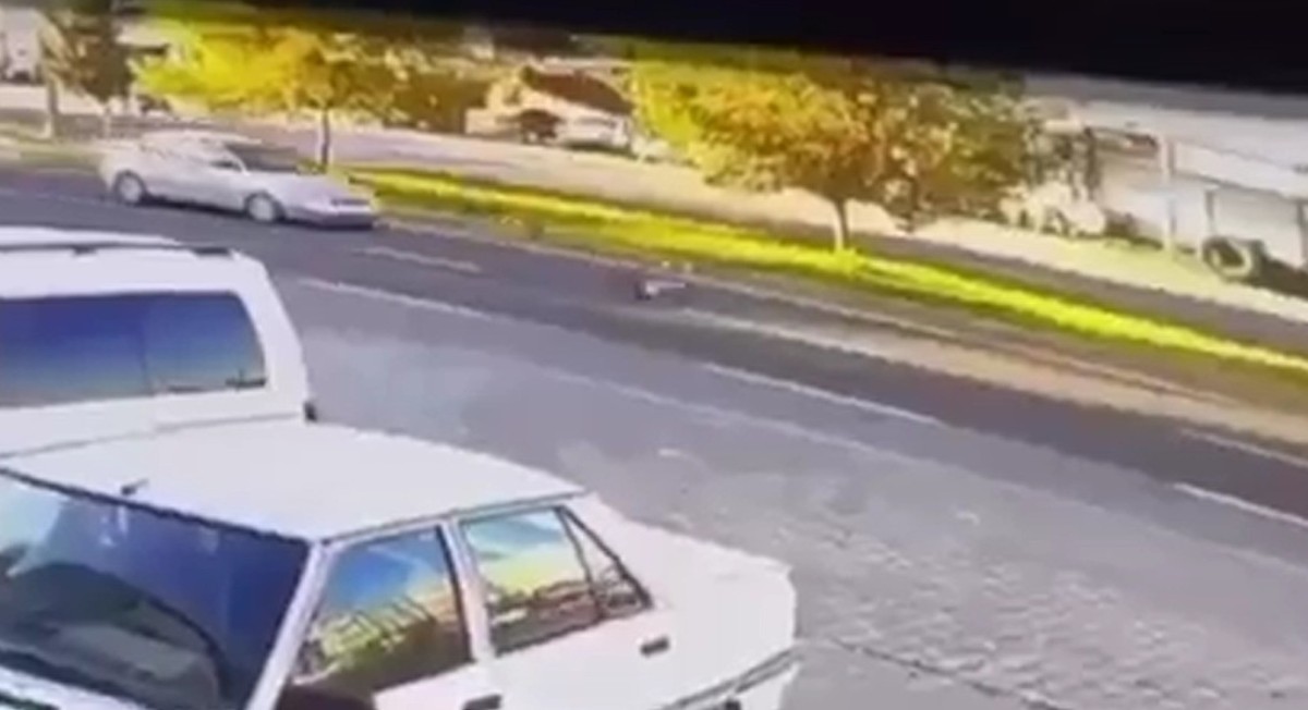 Urfa’da otomobilin çocuğa çarpma anı kamerada  