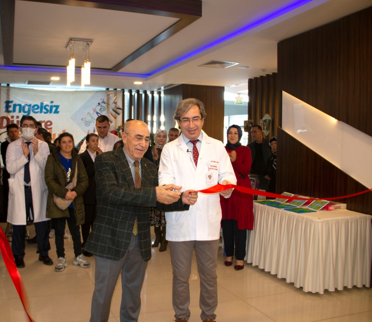 Medical Point'te &Prime;Engelsiz Düşlere Yolculuk&Prime; sergisi