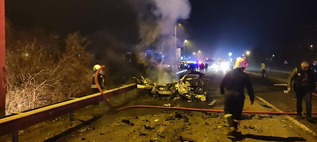 Diyarbakır’da polis aracına bombalı saldırı 9 yaralı