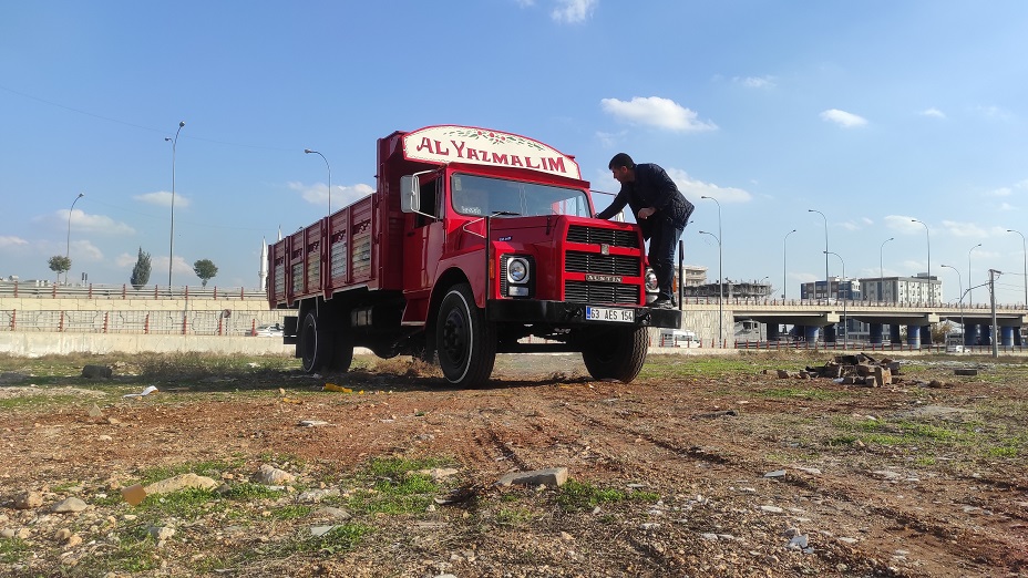 Şanlıurfa’da Al Yazmalım” kamyonu ilgi odağı oldu  