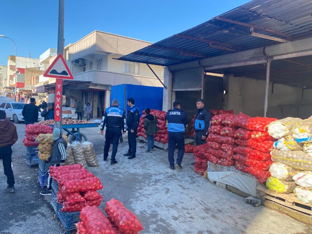 Şanlıurfa’da Zabıta 1 ton küflenmiş patates ele geçirdi  