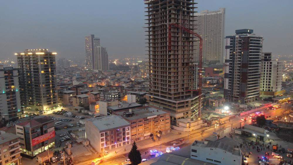  inşaatın kule vinci devrildi: 5 ölü, 2 yaralı