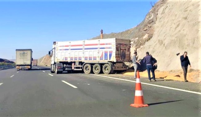 Şanlıurfa'da tır kazası 